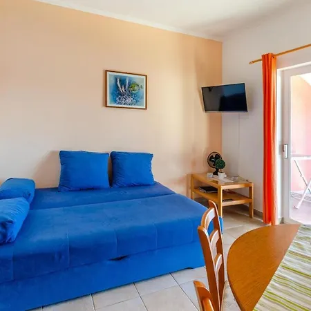Karbuni 13217e Apartment Blato (Korcula)